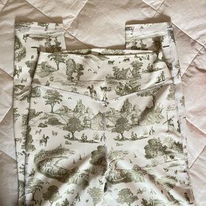 WE WORE WHAT Scenic Toile Print Leggings - Cream and Olive